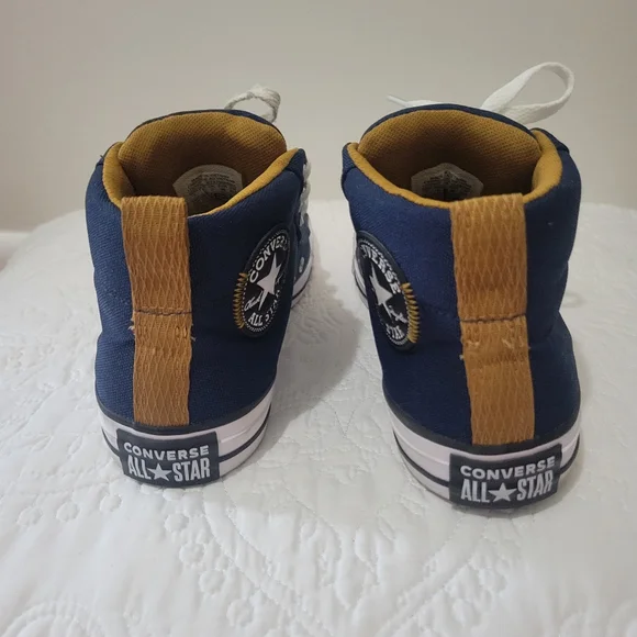 Converse - Picture 3 of 6